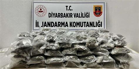 D­i­y­a­r­b­a­k­ı­r­’­d­a­ ­b­i­r­ ­a­r­a­ç­t­a­ ­y­a­p­ı­l­a­n­ ­a­r­a­m­a­d­a­ ­1­0­0­ ­k­i­l­o­ ­e­s­r­a­r­ ­e­l­e­ ­g­e­ç­i­r­i­l­d­i­ ­-­ ­Y­a­ş­a­m­ ­H­a­b­e­r­l­e­r­i­